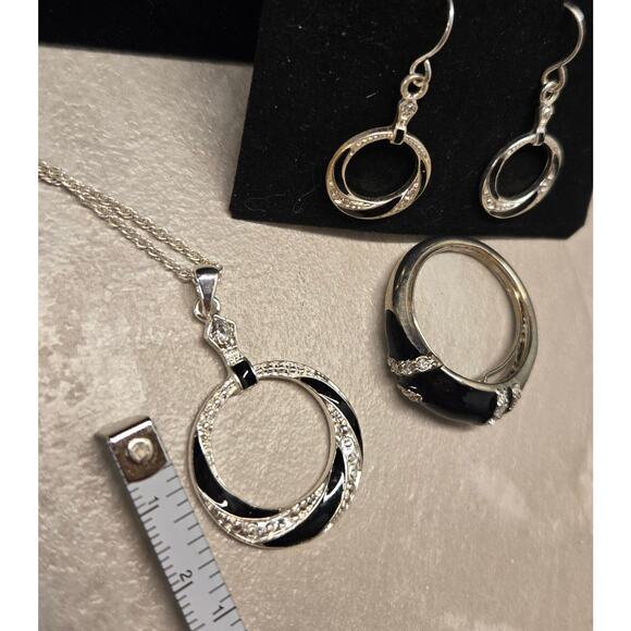 Avon 3 pc set Necklace Earrings Ring Black Silver Tone Classic Style NEW - Picture 9 of 10